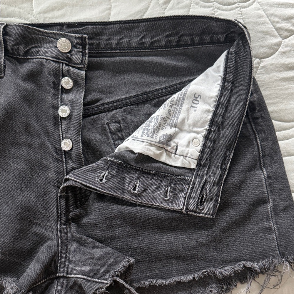 Levi's 501 Black Denim Distressed Women's Shorts Size 30 - Picture 5 of 10
